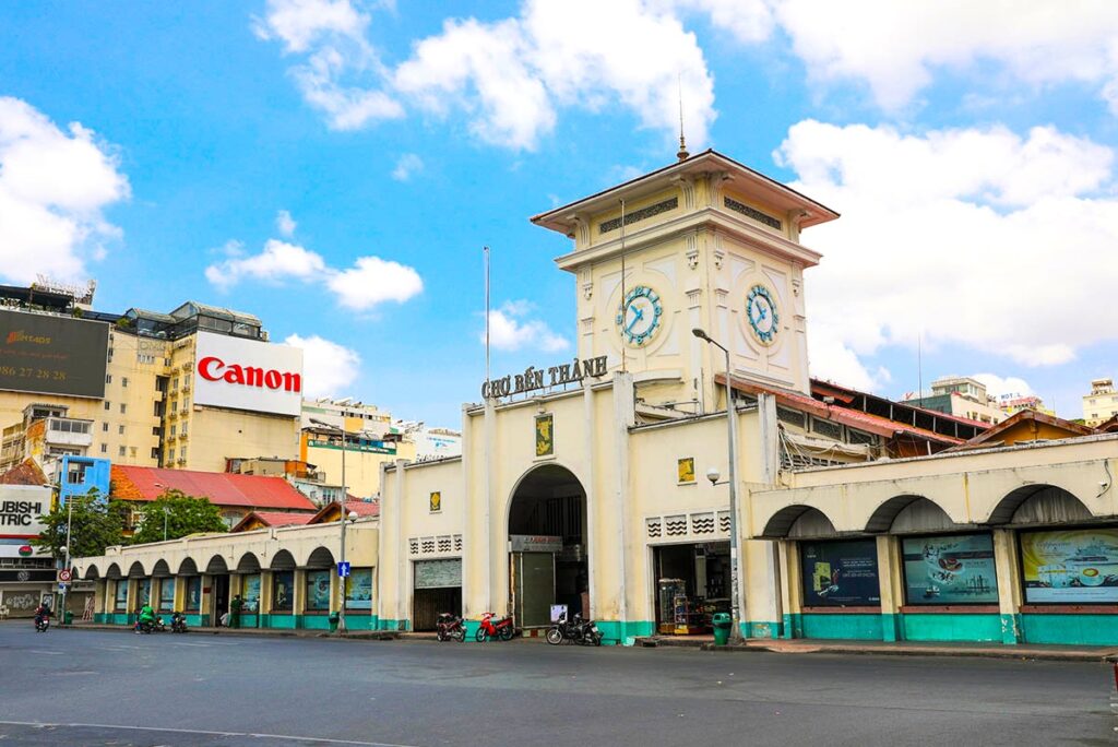 Marché de Ben Thanh: Shopping, street food et conseils pratiques