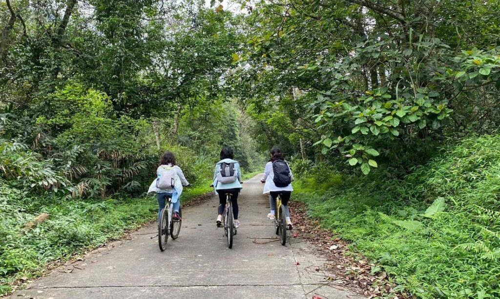 Balade à vélo dans la forêt primaire de Cuc Phuong