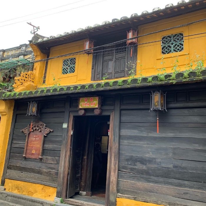 Façade en bois de la maison ancienne Tan Ky à Hoi An
