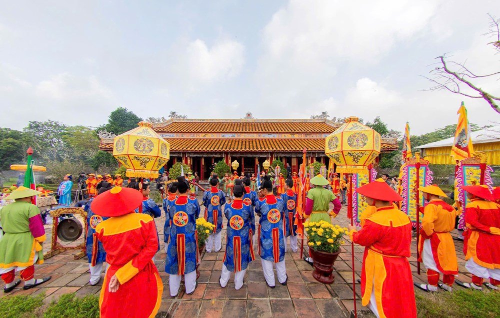 Fête de cour au Festival de Hue dans la Cité impériale