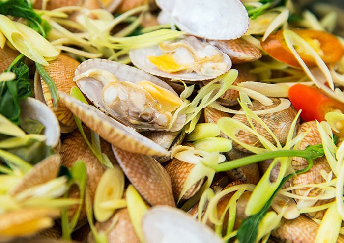 Plat de fruits de mer frais à la plage de Cua Dai