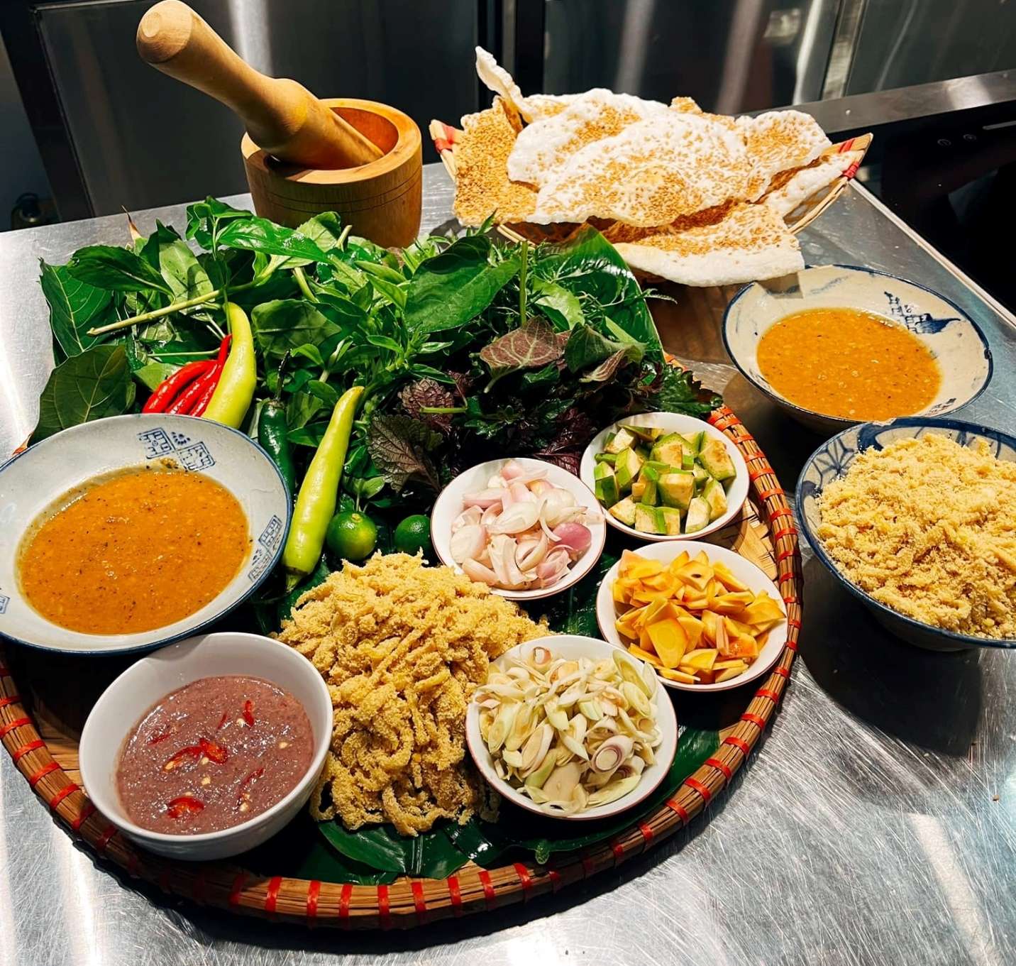Goi ca nhech, salade d'anguille de vasière de Ninh Binh