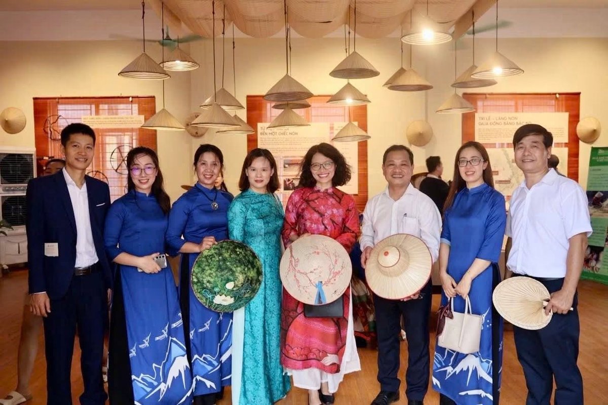 Artisanes du village de Tri Lễ – fabrication du nón lá traditionnel