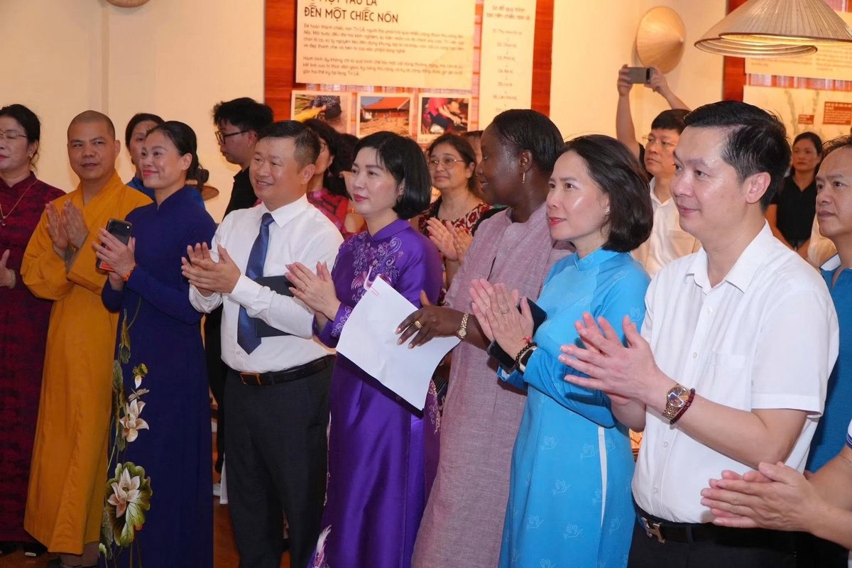 Coupure du ruban – inauguration Maison Traditionnelle Nón Lá Tri Lễ 2026
