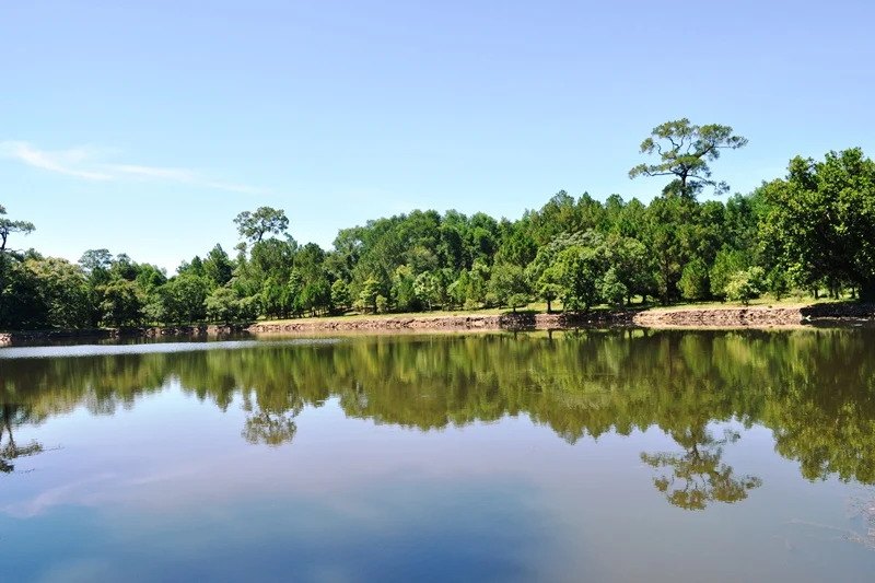 Lac du tombeau de Minh Mang à Hue