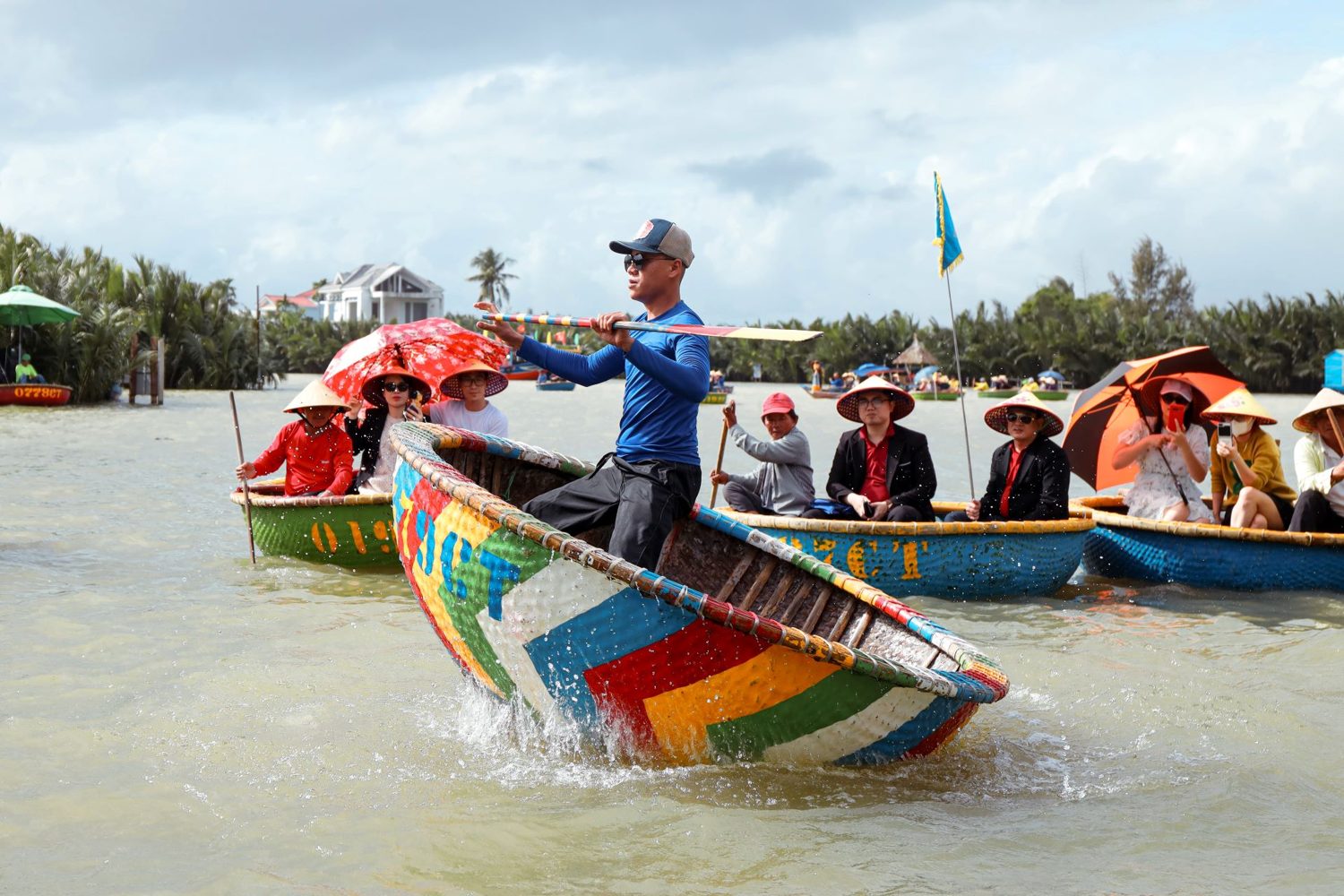 Lancer de l'épervier sur la rivière de Bay Mau