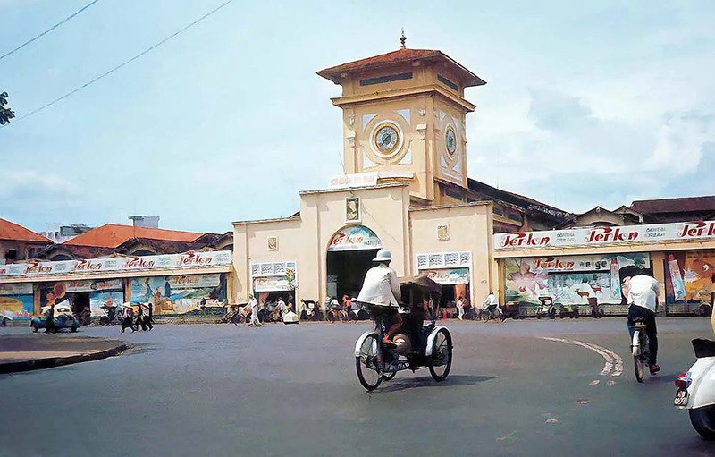 Le marché Ben Thanh dans les années 1960, Saigon