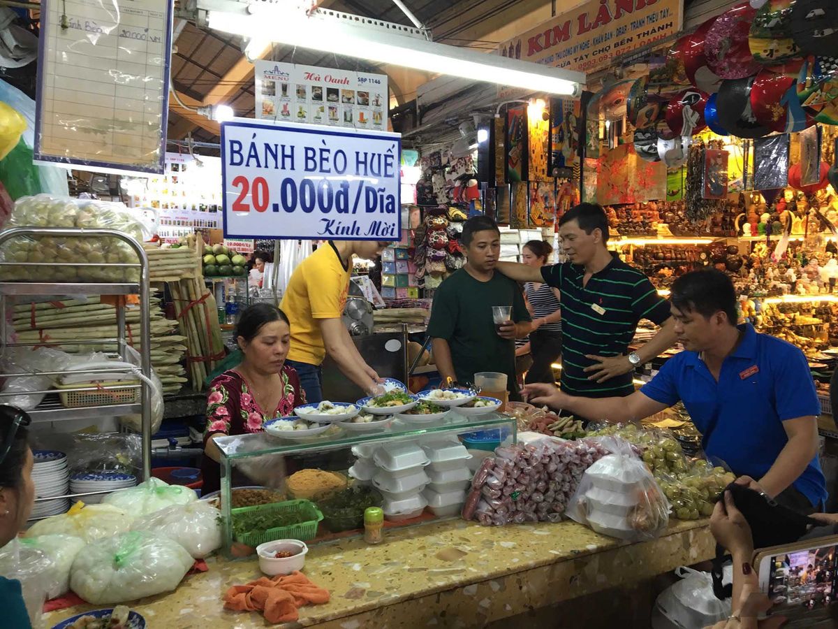 Banh beo Hue — crêpes de riz vapeur au marché Ben Thanh