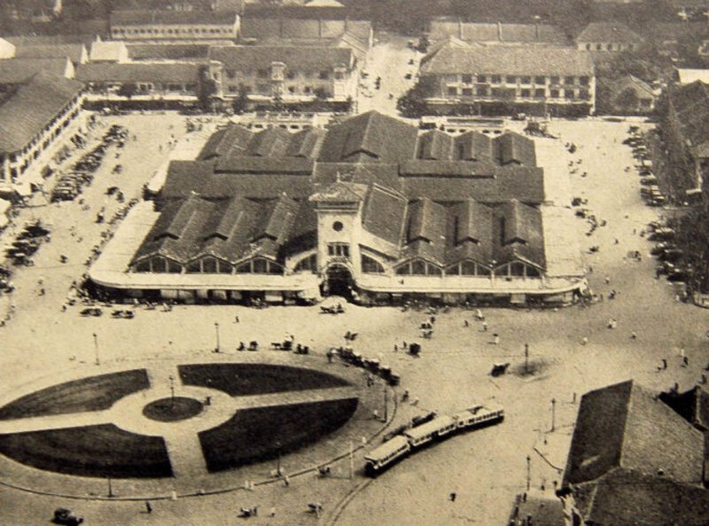 Le marché Ben Thanh et le rond-point Cuniac, début du XXe siècle