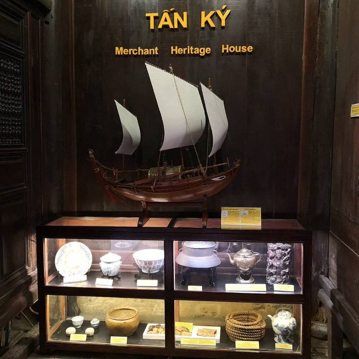 Mobilier en nacre et objets anciens de la maison Tấn Ký