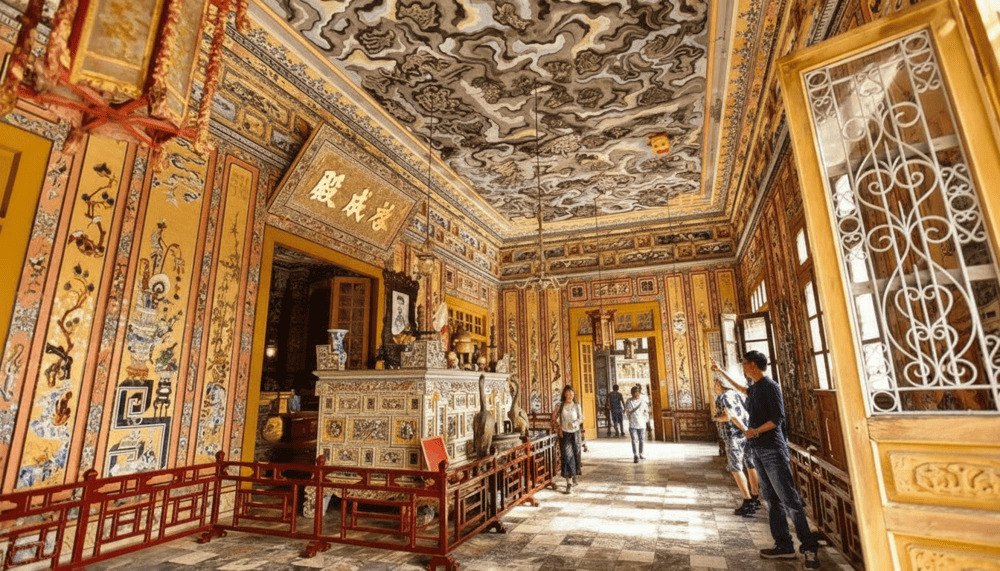 Intérieur du palais Thien Dinh, tombeau de Khai Dinh