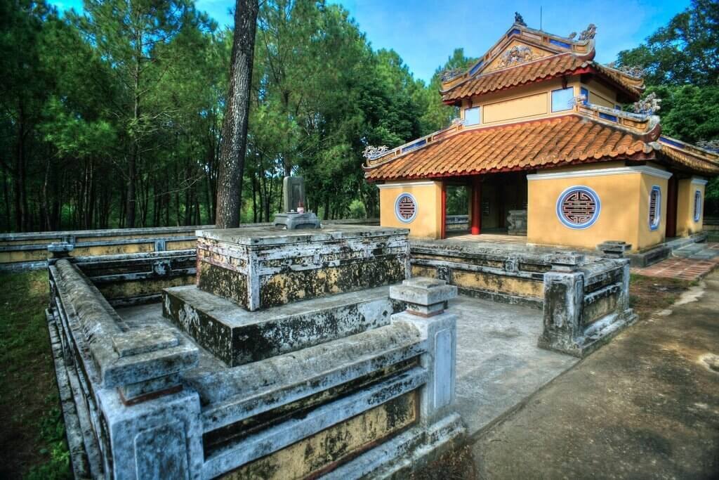 Pavillon de la stèle Bi Dinh, tombeau de Gia Long