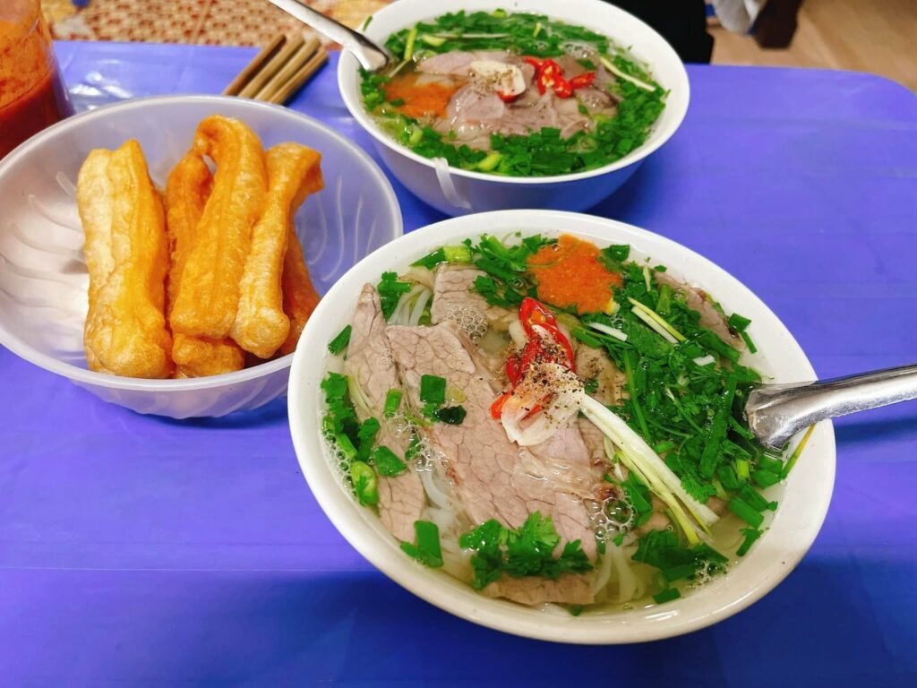 Le pho bung de Hang Trong, au bouillon cristallin.