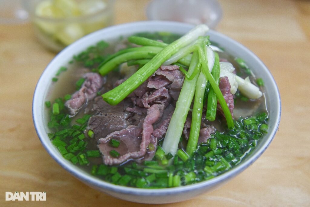 Bol de pho bo, soupe de nouilles au bœuf typique de Hanoï