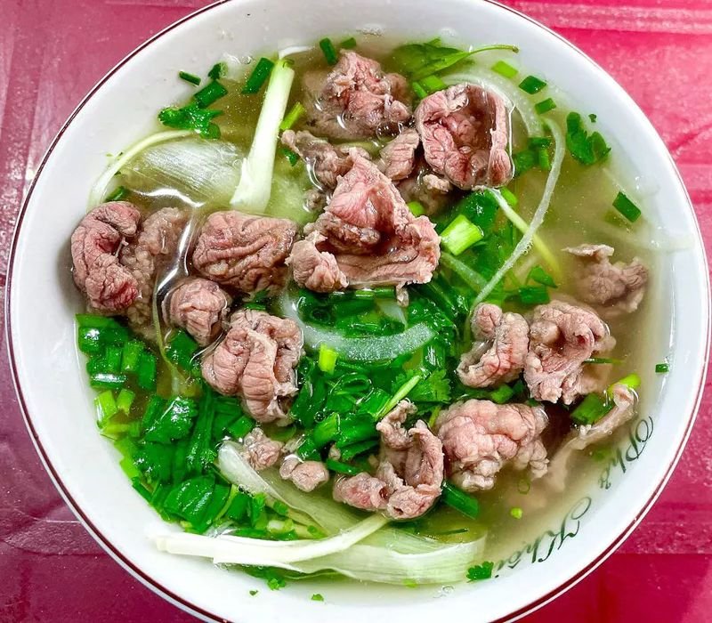 Le pho bo de Pho Khoi Hoi, distingué par le Guide Michelin.