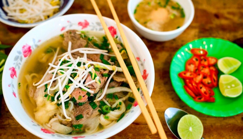 Le réconfort d’un bol chez Pho Phu Vuong, recette familiale de Saïgon.