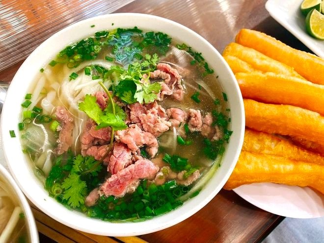 Un bol réconfortant de Pho Vui, en plein Vieux Quartier.