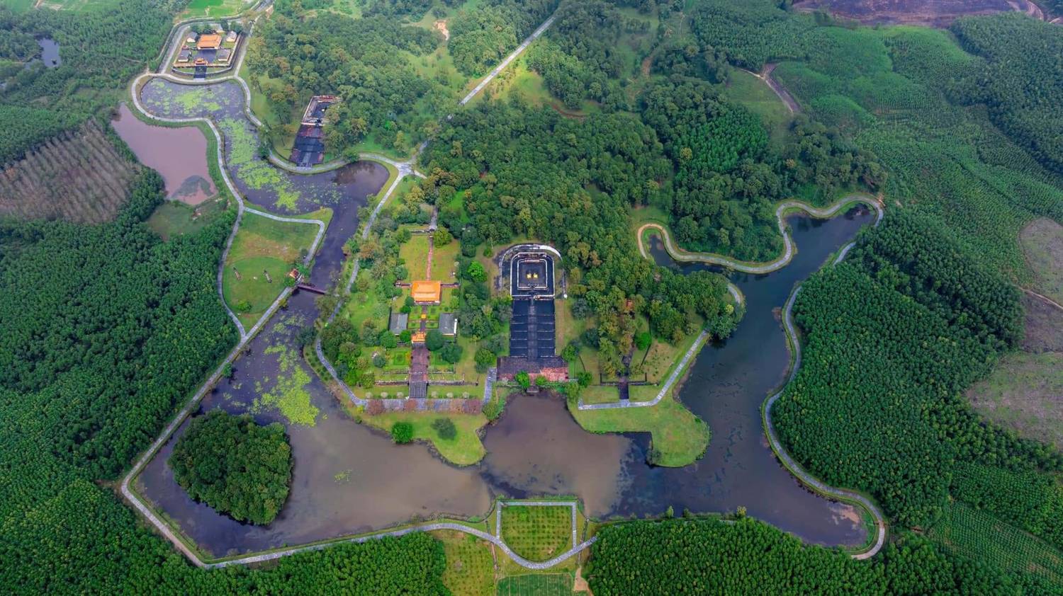 Plan aérien du tombeau de Gia Long et de son site