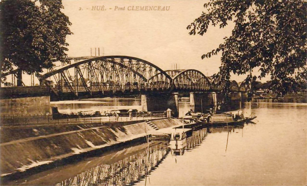 Photo ancienne du pont Truong Tien à Hue