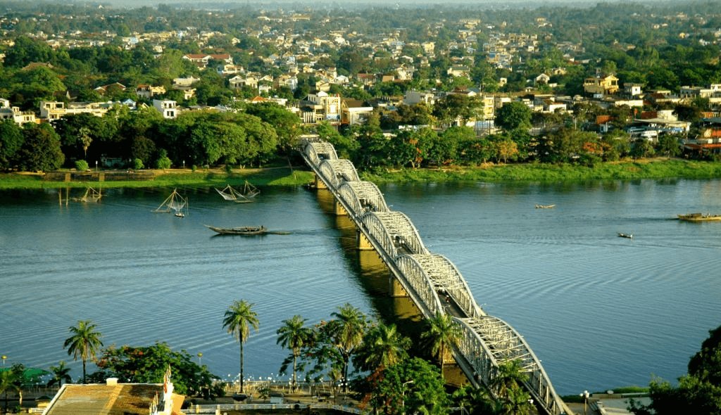 Pont Truong Tien sur la rivière des Parfums à Hue