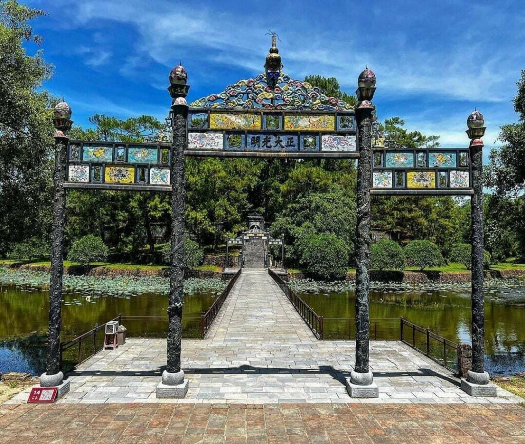 Porte Hien Duc du tombeau de Minh Mang