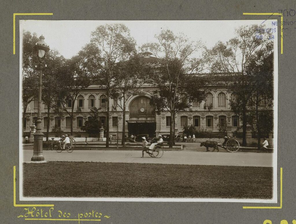 L'Hôtel des Postes de Saïgon en cours de construction vers 1890, architecture coloniale française