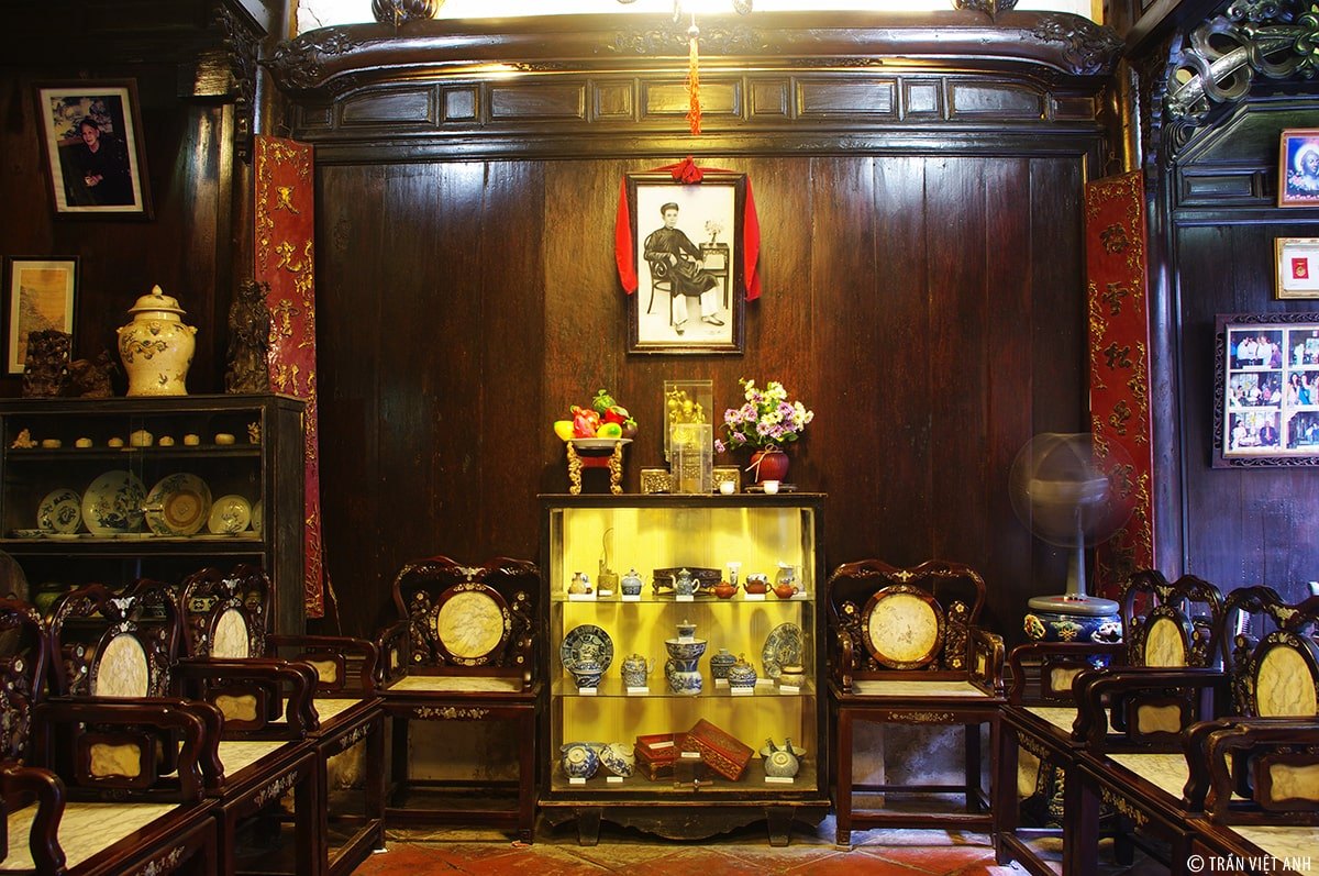 Salon de réception en bois laqué de la maison Tấn Ký