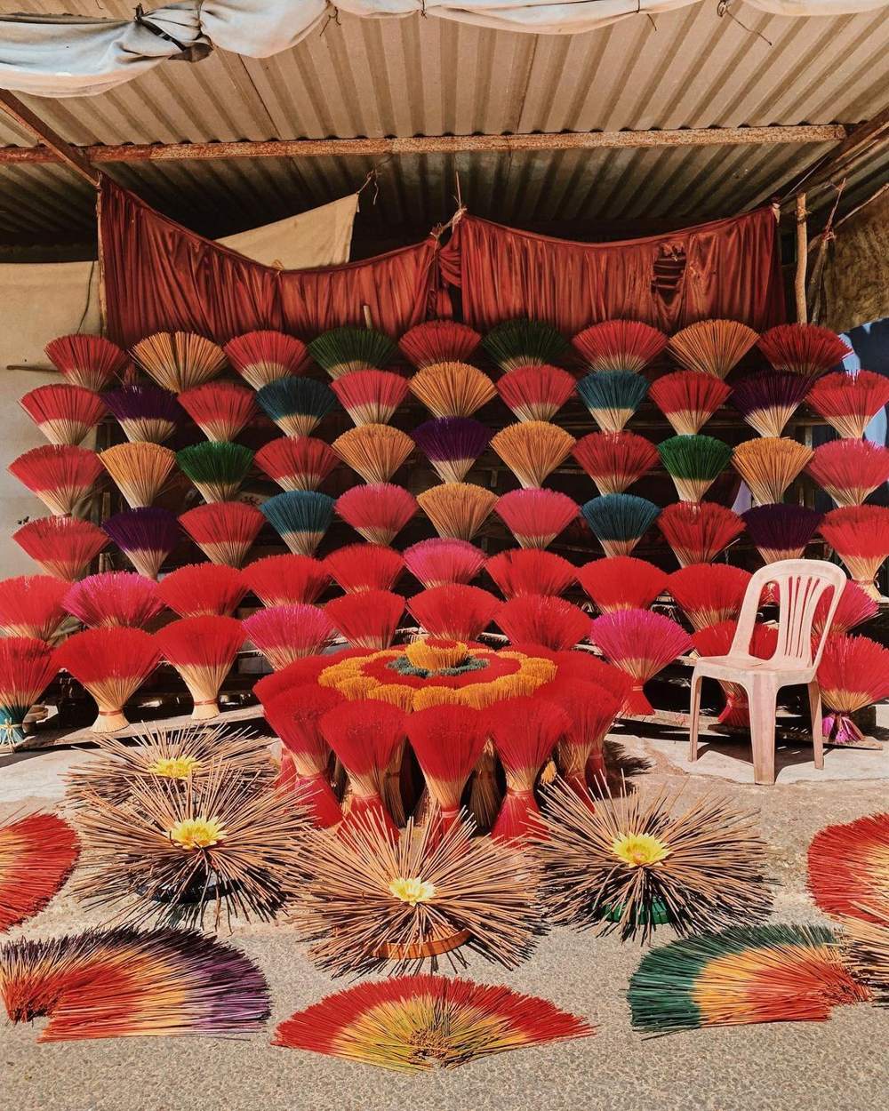 Encens et chapeaux coniques, souvenirs de Thuy Xuan