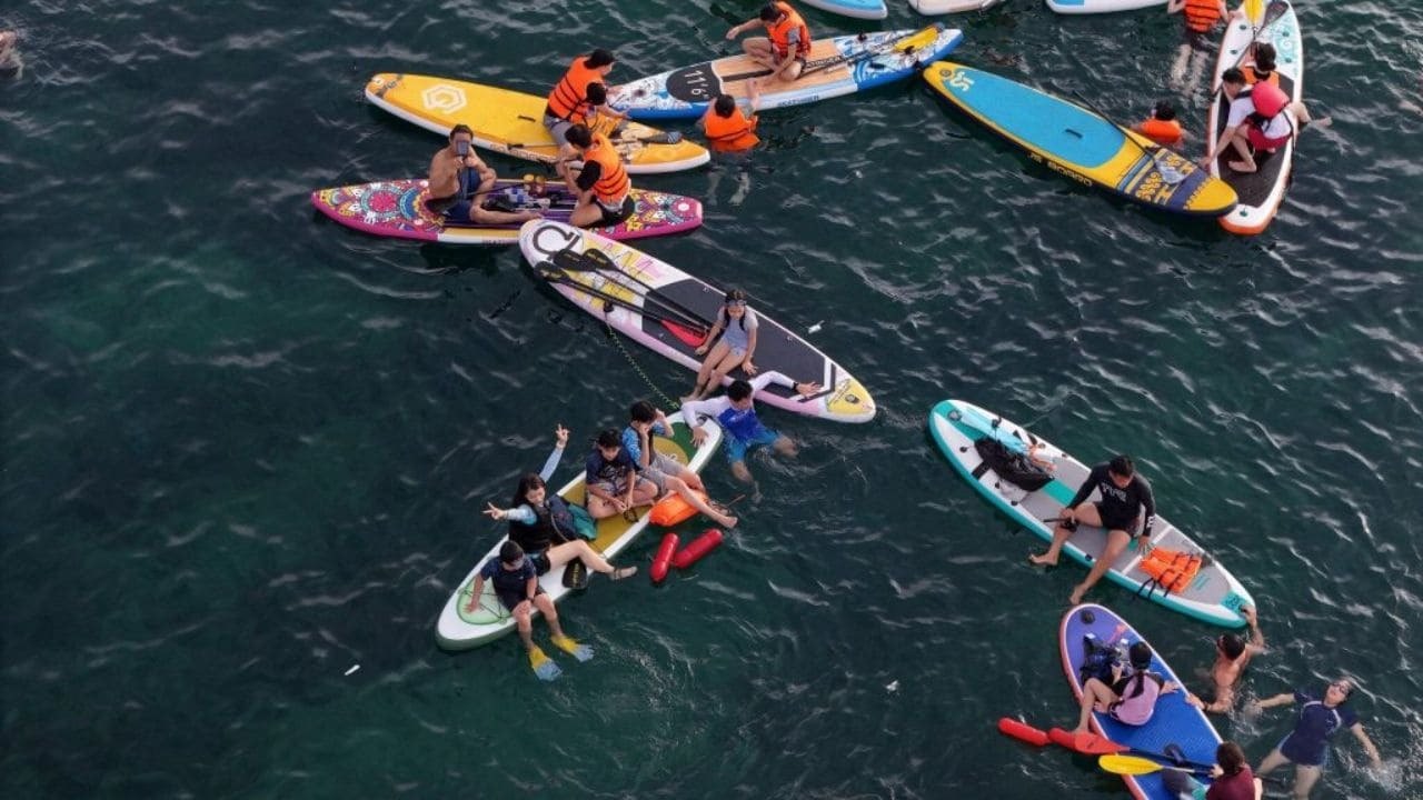 Sports nautiques au large de la plage de Cua Dai
