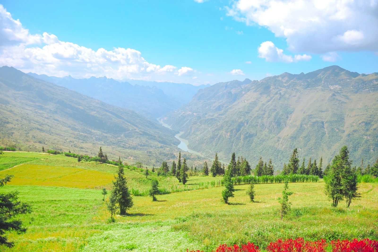 Route a travers le plateau de Suoi Thau a Ha Giang