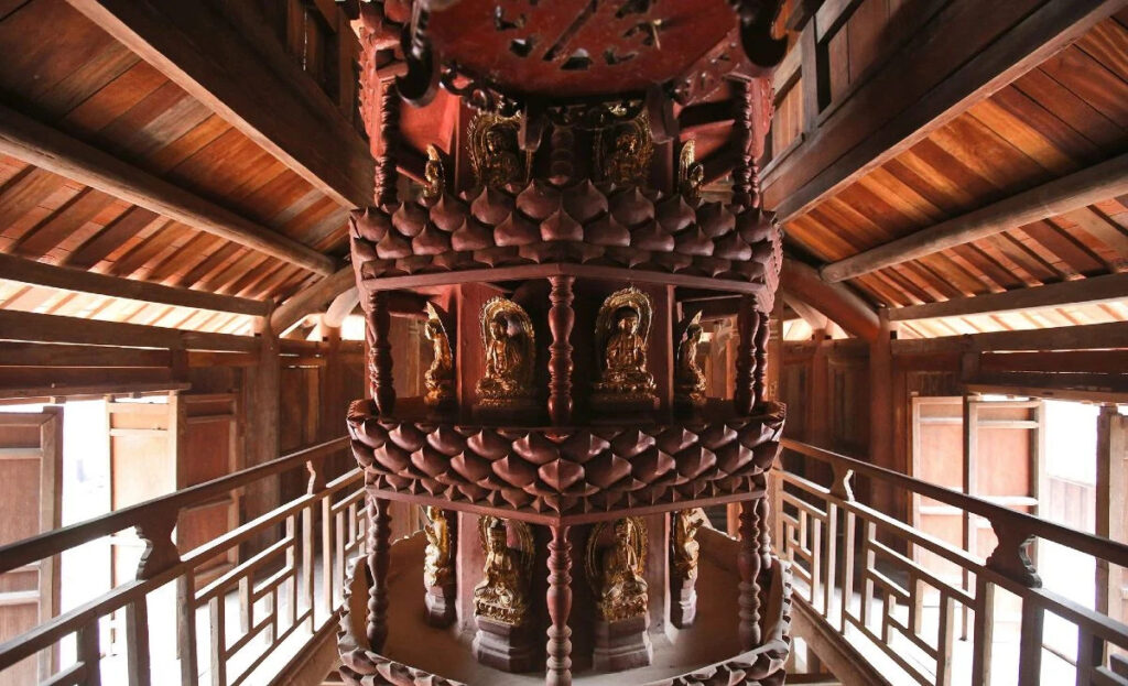 Tour Cuu Pham Lien Hoa octogonale rotative 9 tiers pagode But Thap