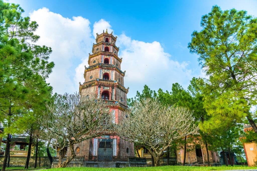 Tour Phuoc Duyen de la pagode Thien Mu, sept étages