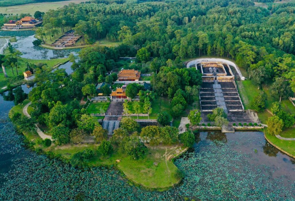 Tombeau de Gia Long (Hue) : le tombeau sauvage du fondateur des Nguyen
