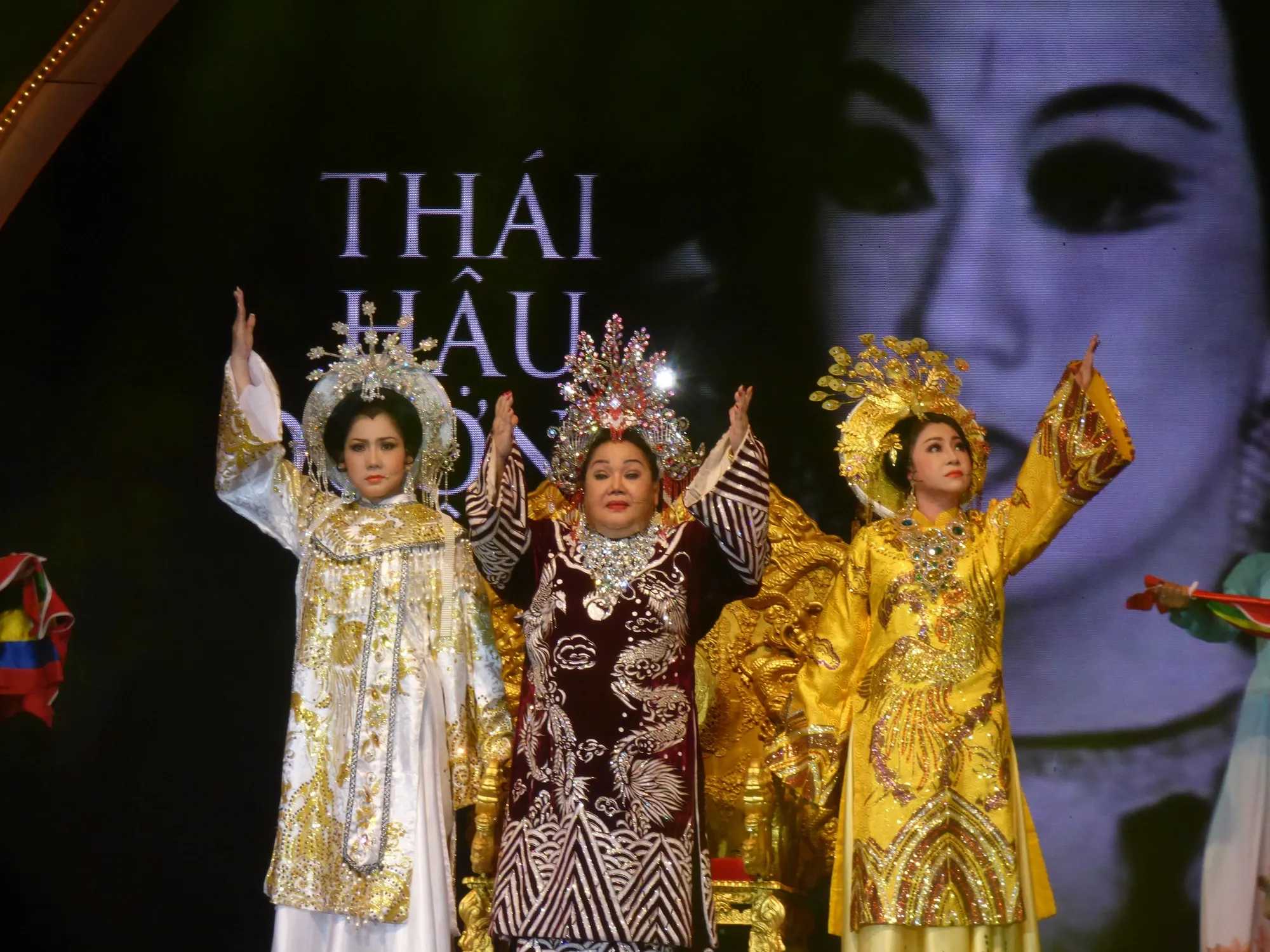 Scène de cai luong, théâtre musical rénové du Sud du Vietnam