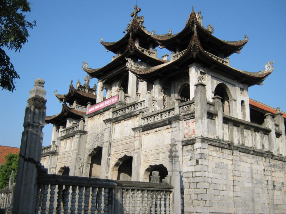 Cathédrale de Phat Diem, célèbre église en pierre au style architectural sino-vietnamien