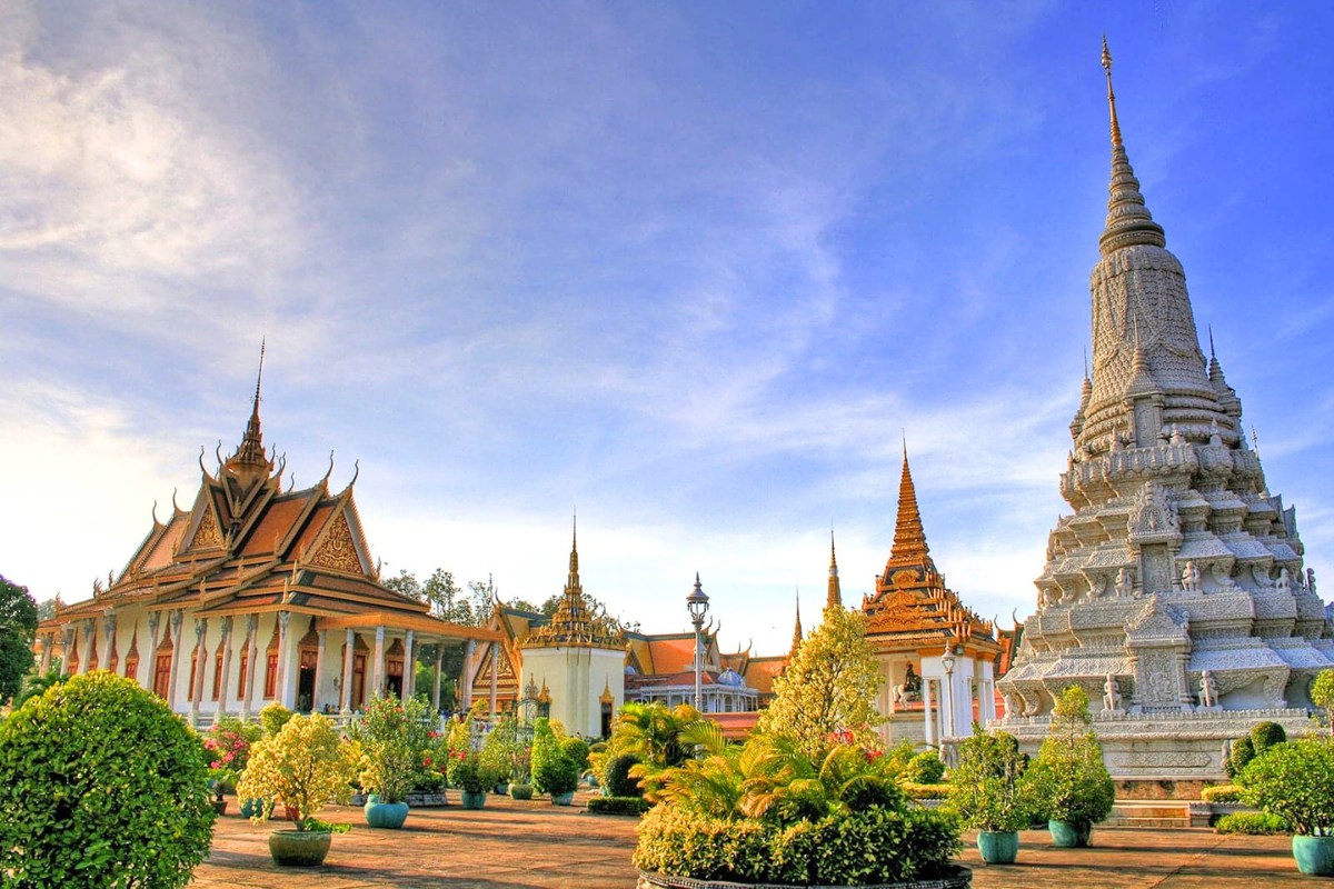 Vue de Phnom Penh sous le ciel dégagé de la saison sèche