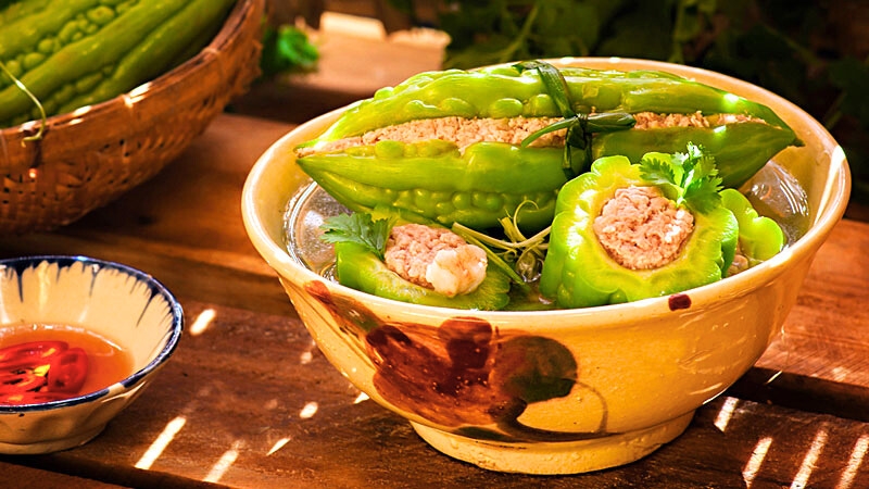 Canh Khổ Qua Nhồi Thịt, soupe de courges amères farcies au porc