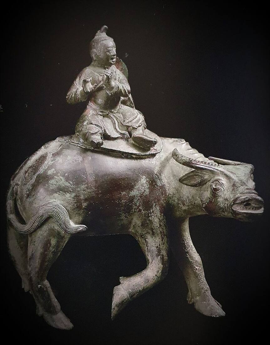 Statue en bronze représentant un buffle sacré, symbole du culte des animaux au Vietnam