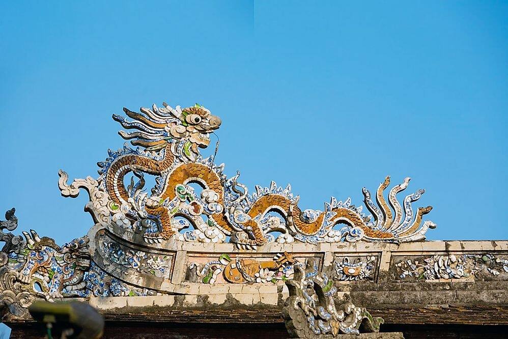 Dragon en céramique, animal mythique du culte des animaux au Vietnam