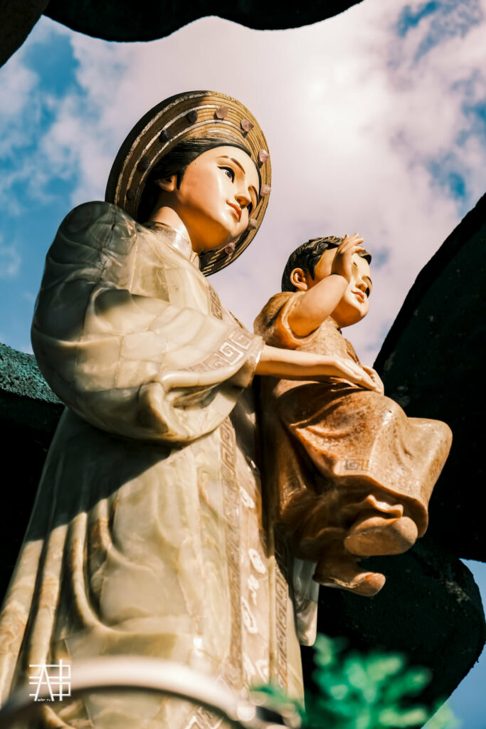 Statue de Notre-Dame de La Vang, lieu de pèlerinage marial le plus vénéré du Vietnam