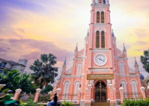 Visiter l’église Tan Dinh : Le joyau rose de Saigon