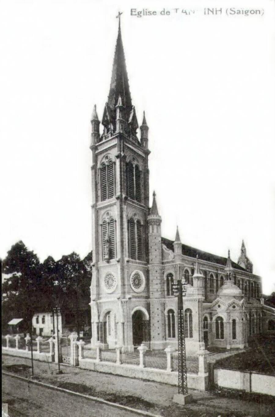 Photographie ancienne de l'église Tan Dinh à Saigon au début du XXe siècle