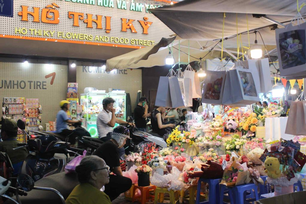 Enseigne du marché de Ho Thi Ky, quartier 10 de Saigon, dédié aux fleurs et à la street food