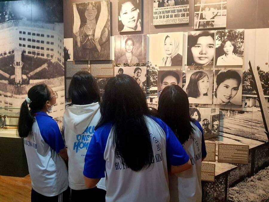 Photographies de femmes vietnamiennes ayant été prisonnières politiques, musée des Femmes du Sud Vietnam