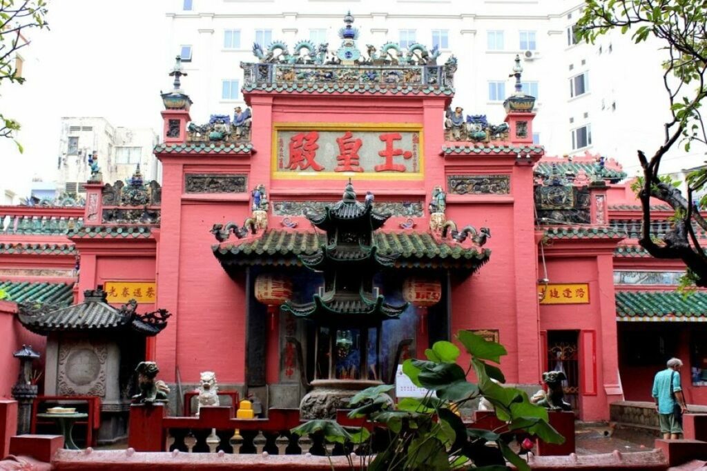 Pagode de l&rsquo;Empereur de Jade à Saigon : Histoire, rituels et guide de visite
