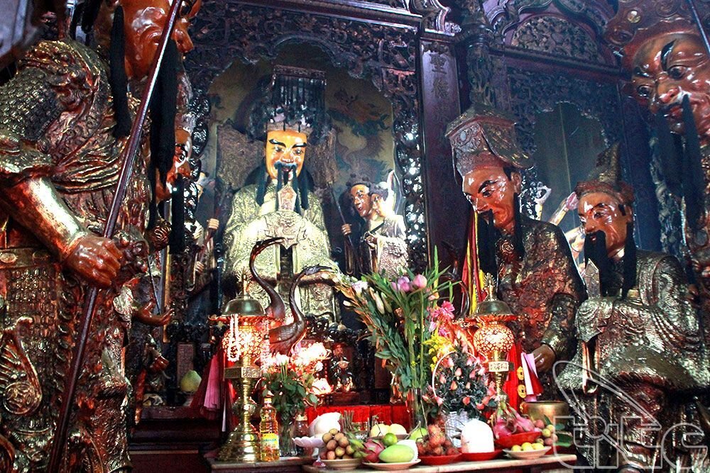 Statues de divinités taoïstes et bouddhistes dans la Pagode de l'Empereur de Jade