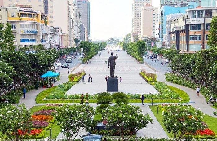 Vue aerienne de la rue pietonne Nguyen Hue a Ho Chi Minh-Ville