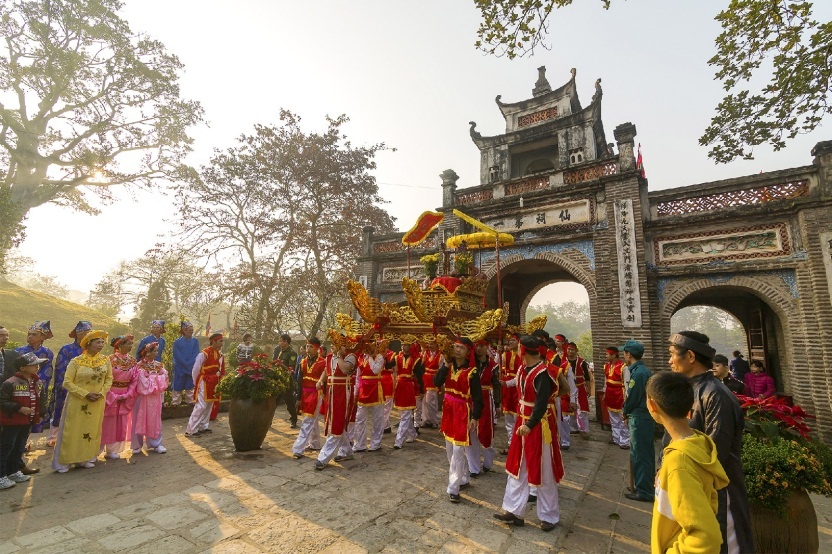 Procession traditionnelle lors de la fête de Co Loa près de Hanoi