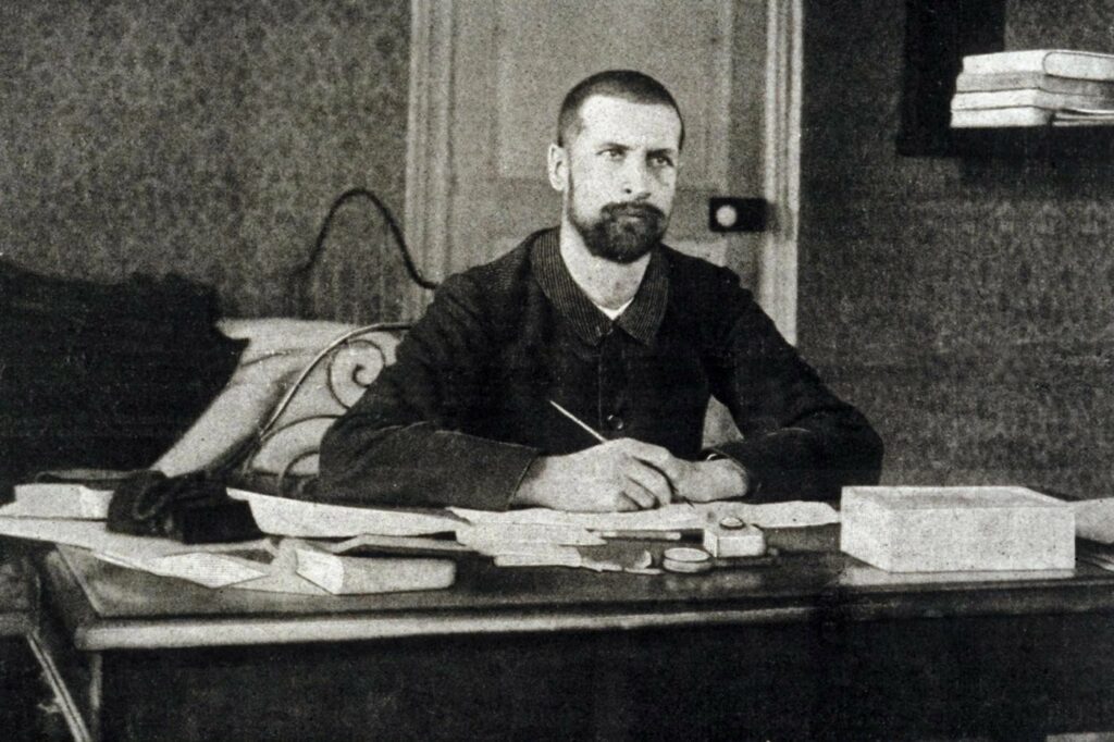Alexandre Yersin bei der Arbeit an seinem Forschungsschreibtisch