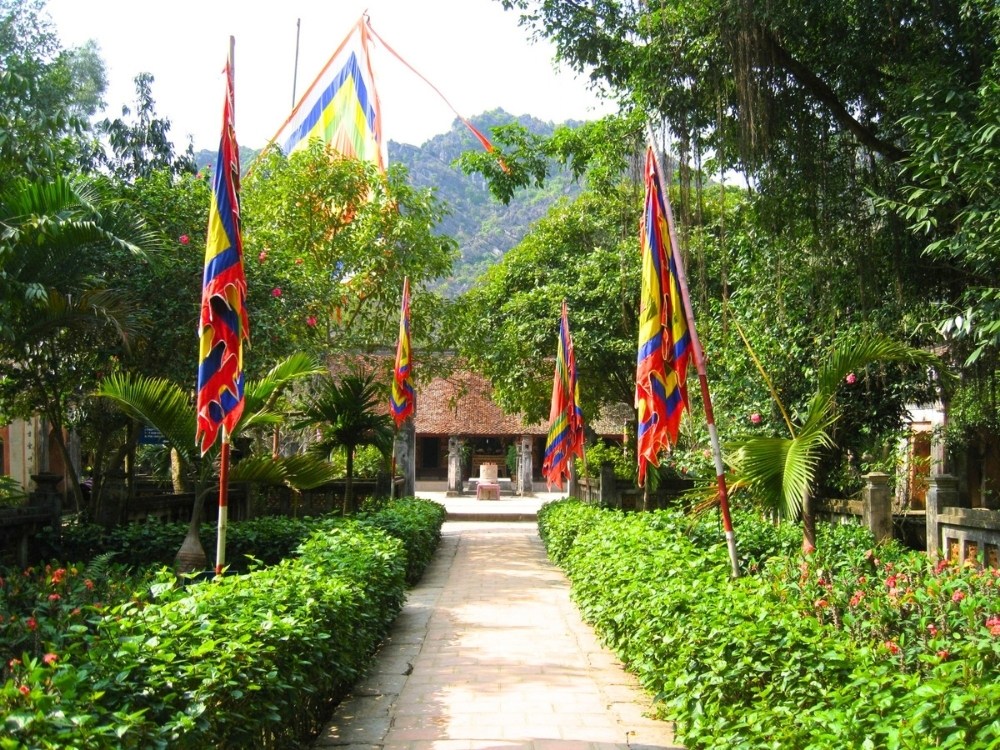 Architecture et entrée du temple Le Dai Hanh à Hoa Lu